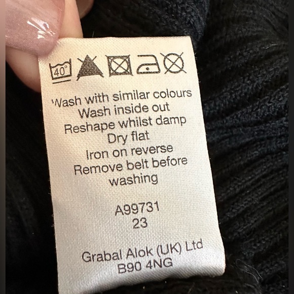 Store Twenty One Black Sweater Dress - Picture 4 of 4